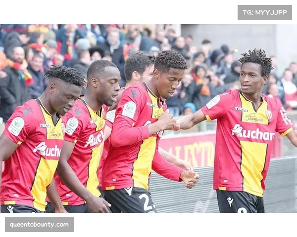 法甲争冠白热化巴黎领跑,里昂连胜朗斯创纪录三强鼎立 法甲争冠白热化巴黎领跑,里昂连胜朗斯创纪录三强鼎立